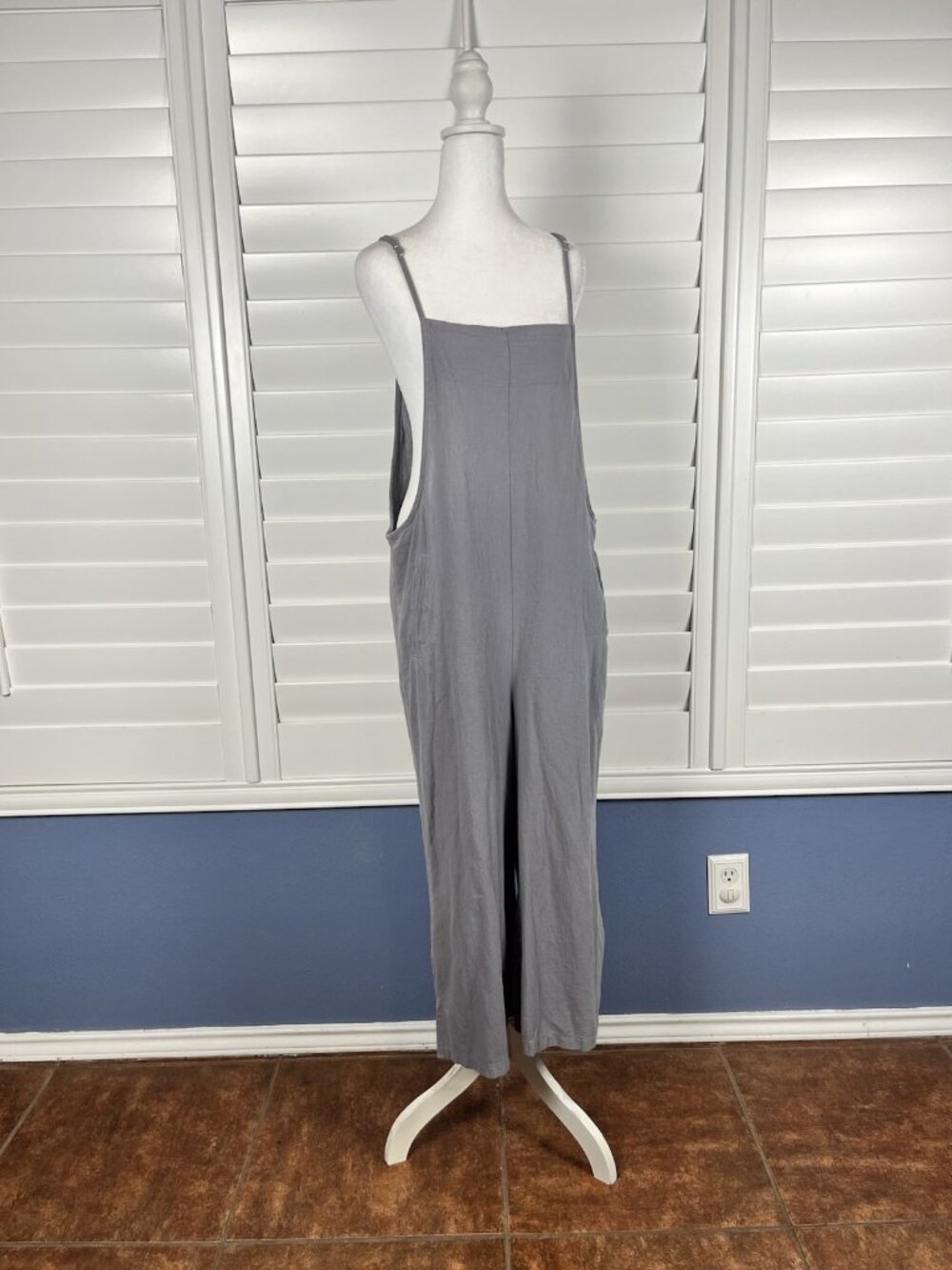 Women’s Gray Oversized Staright Leg Jumpsuit Size M Adjustable Straps Pockets
